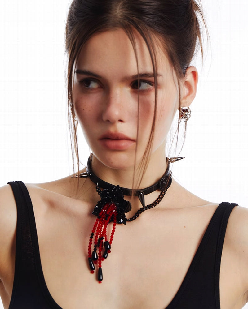 Manju Sahua Flower Rivet Choker