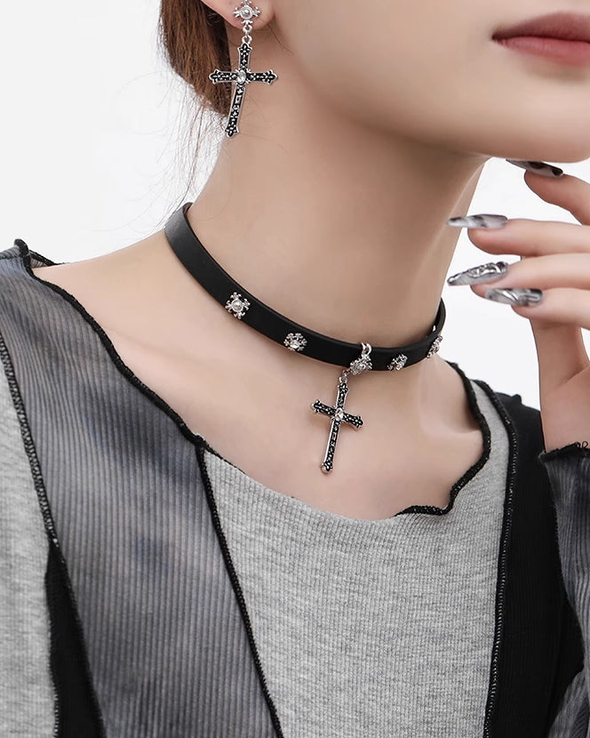 Punk Cross Choker