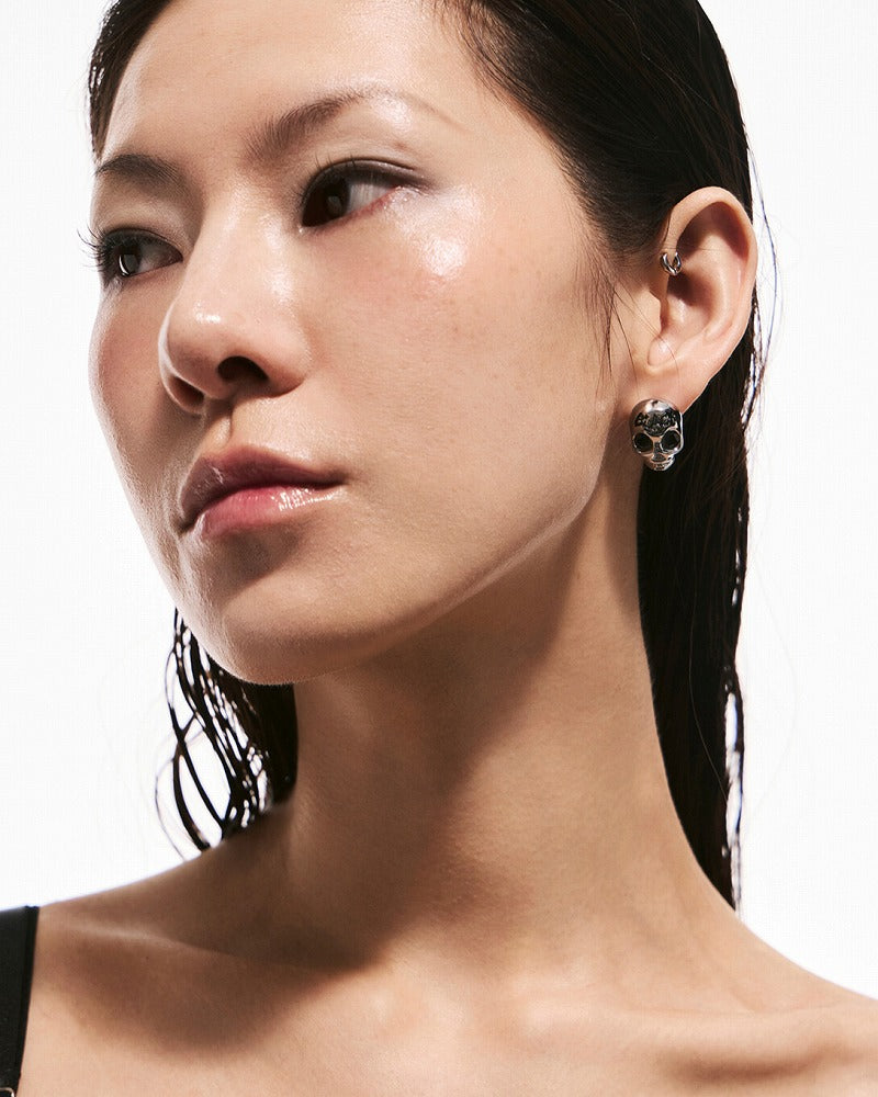Deep Sea Echo Skull Black Earrings 02