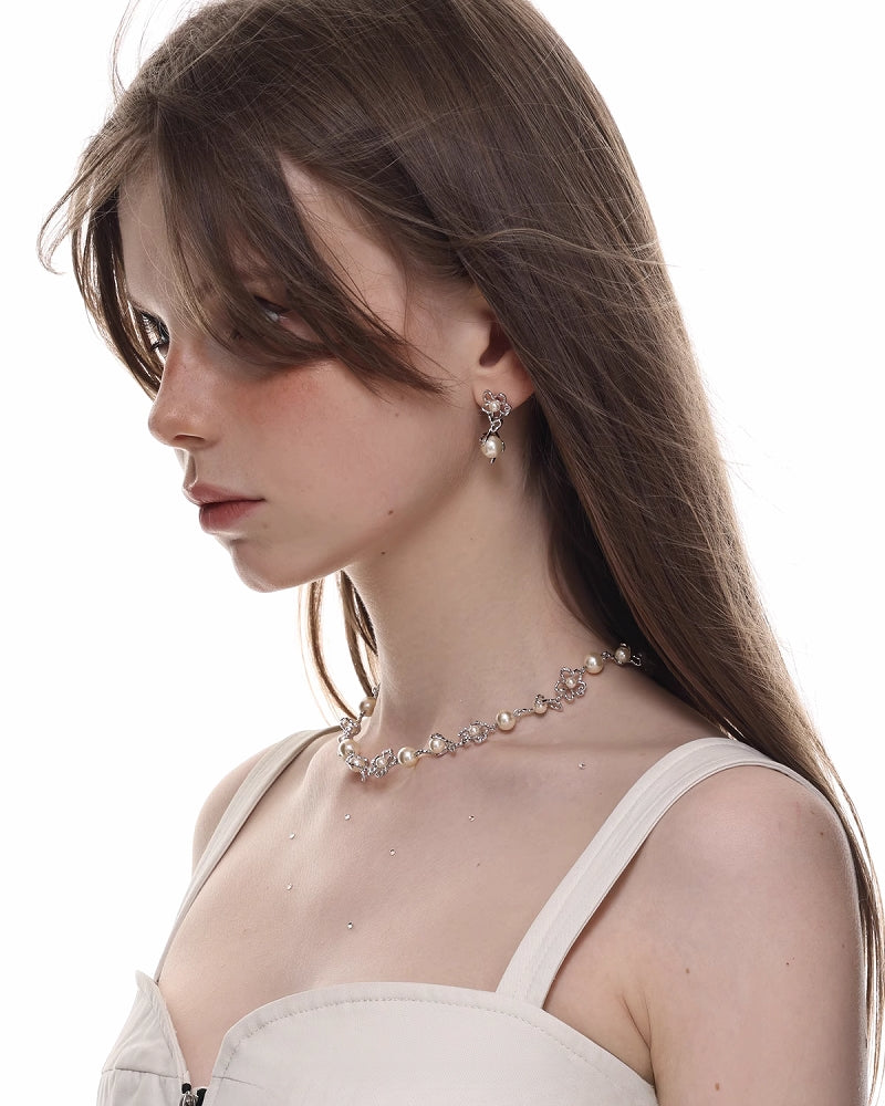 Graffiti Line Small Flower Earrings