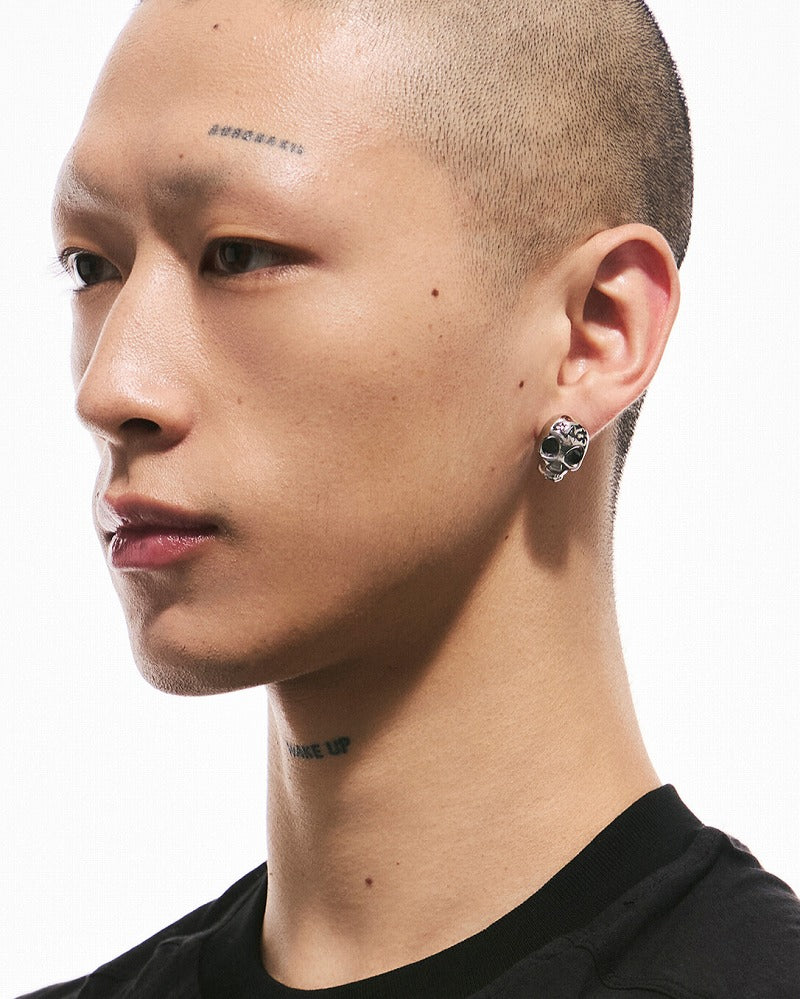 Deep Sea Echo Skull Black Earrings 02