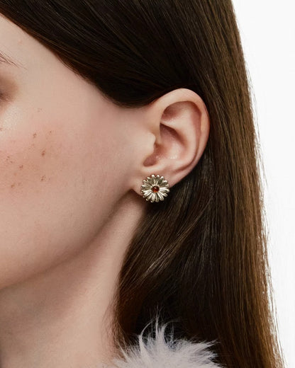 Daisy In the Heart Earrings