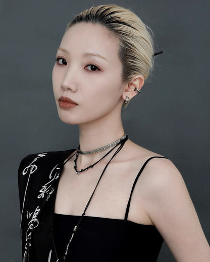 Monologue Earrings 01