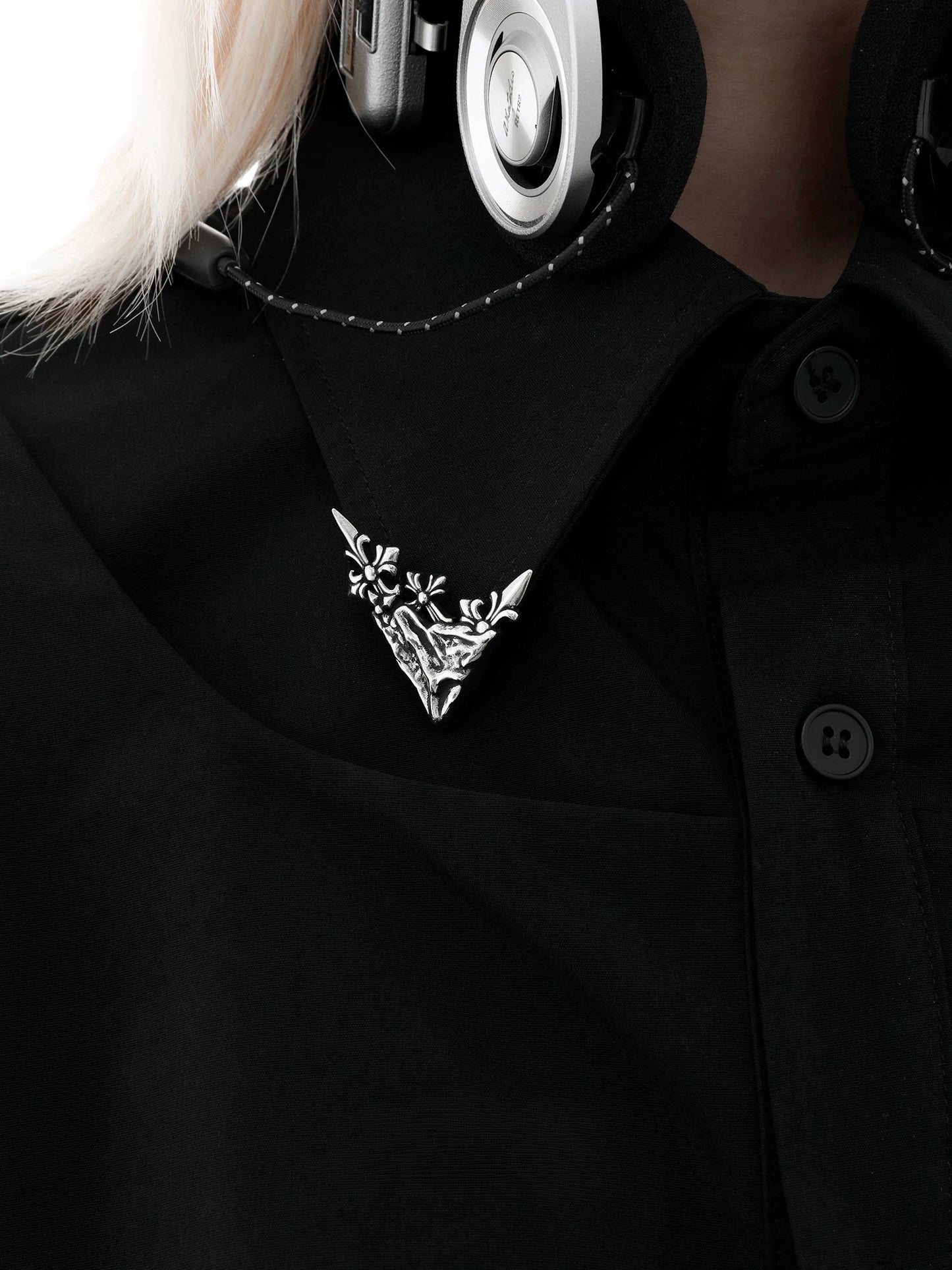 Iris Collar Corner Clip