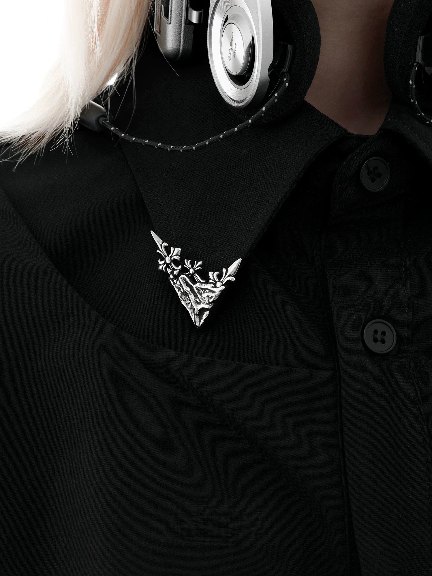 Iris Collar Corner Clip