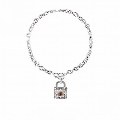 Daisy Declaration Necklace 02