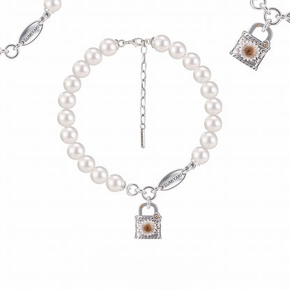 Daisy Declaration Necklace 04