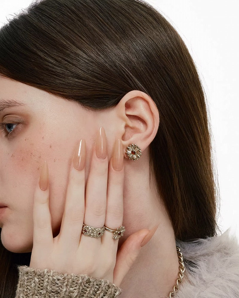 Daisy In the Heart Earrings