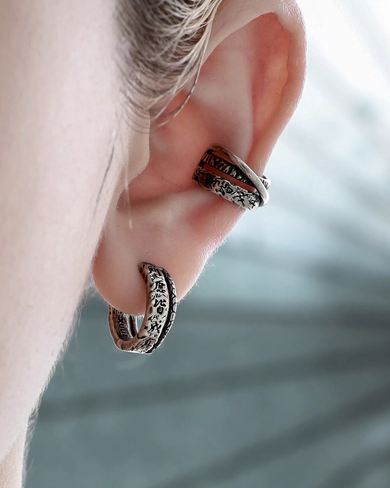 Monologue Earrings 01