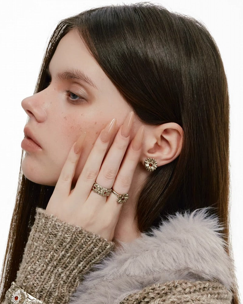 Daisy In the Heart Earrings
