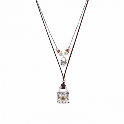 Daisy Declaration Necklace 01