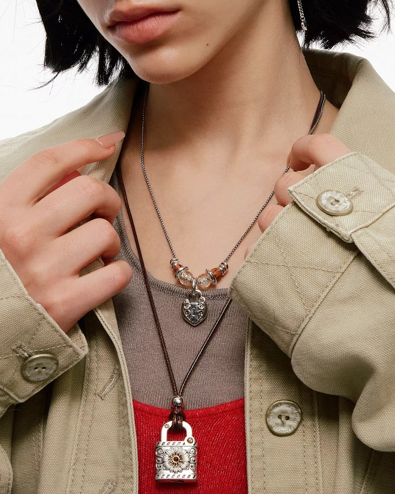 Daisy Declaration Necklace 01