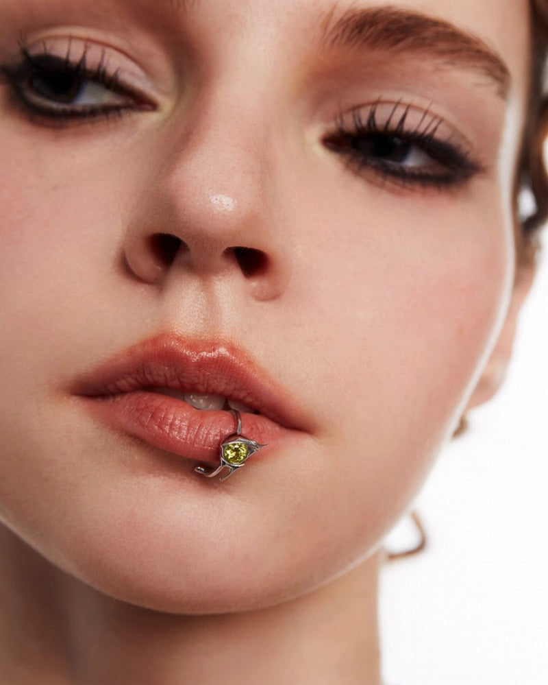 Liao Zhai Green Moonlight Lip Clip