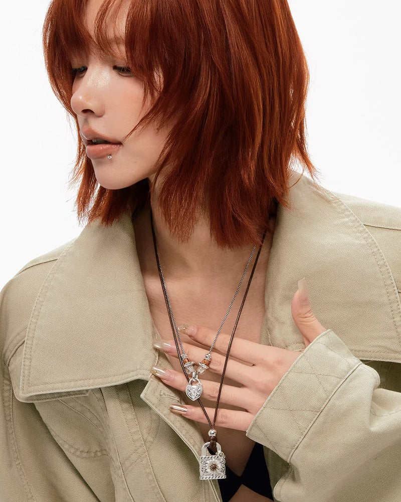 Daisy Declaration Necklace 01