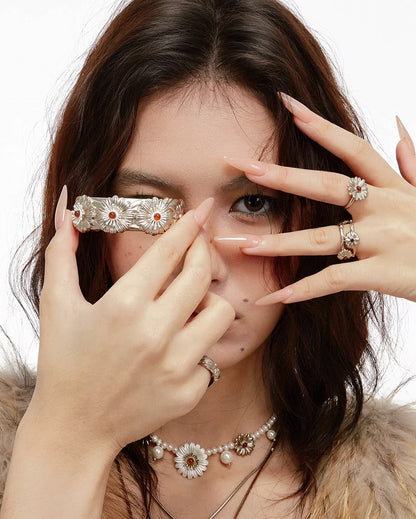 Daisy In the Heart Bracelet