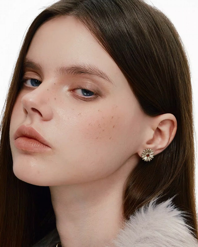 Daisy In the Heart Earrings